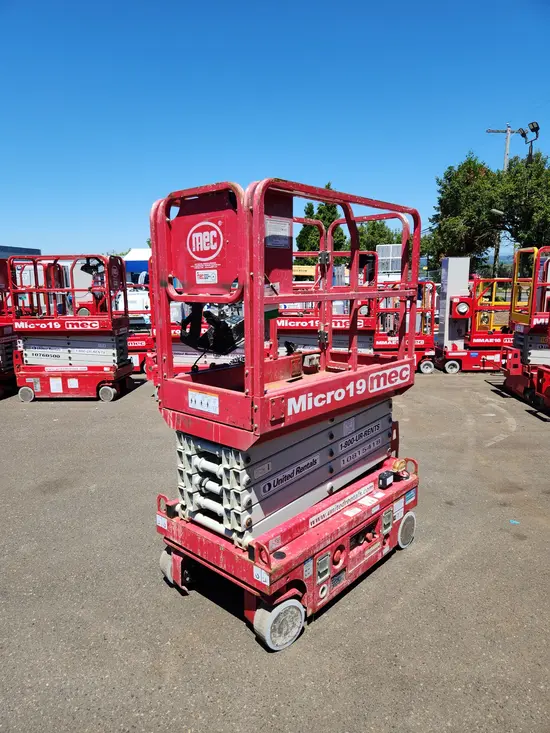 2018 MEC MICRO 19 Scissor Lift