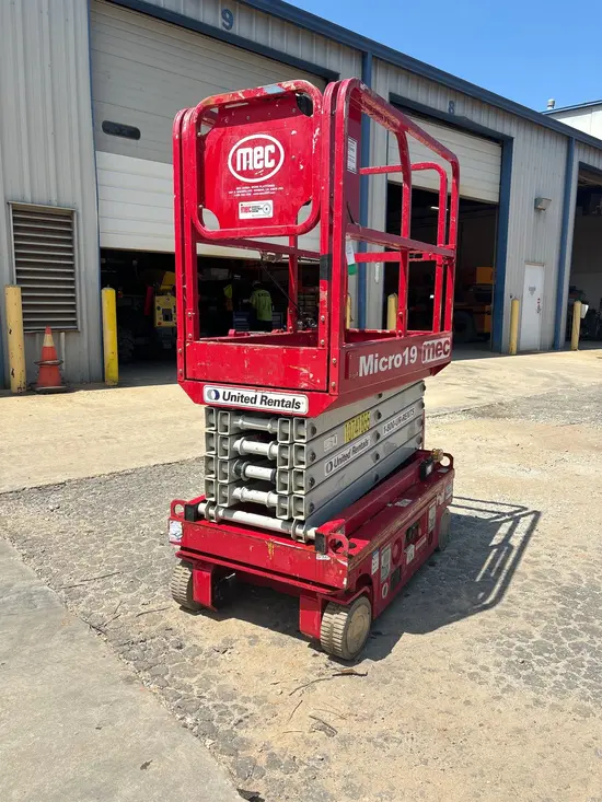 2018 MEC MICRO 19 Scissor Lift