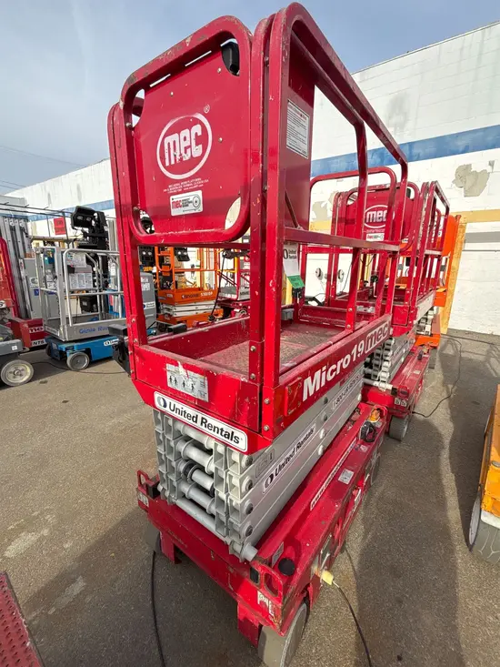 2018 MEC MICRO 19 Scissor Lift