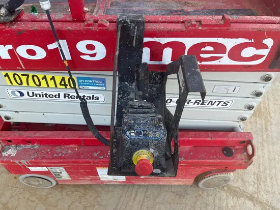 2017 MEC MICRO 19 Scissor Lift
