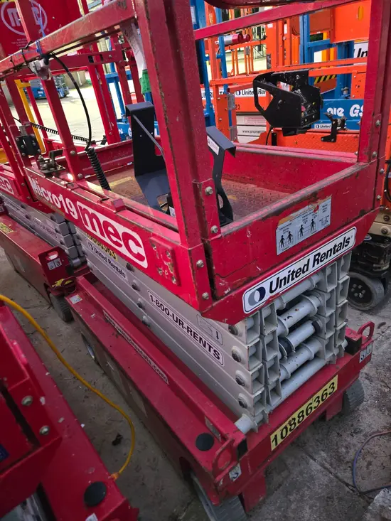 2019 MEC MICRO 19 Scissor Lift