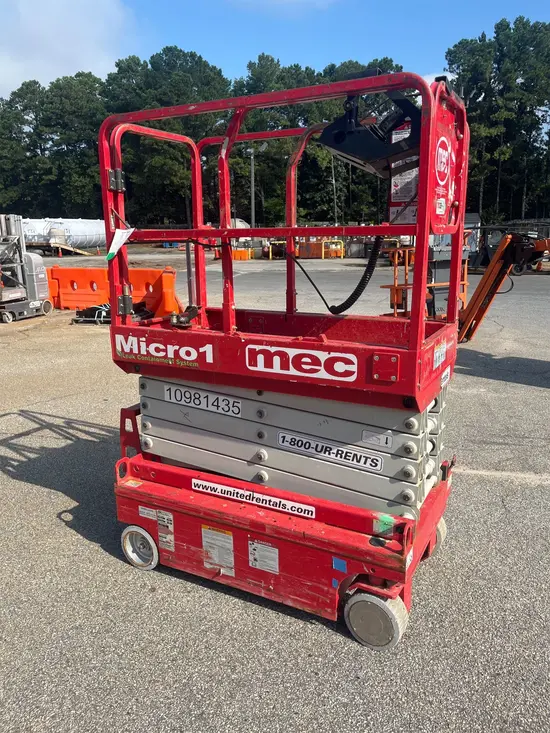 2019 MEC MICRO 19 Scissor Lift