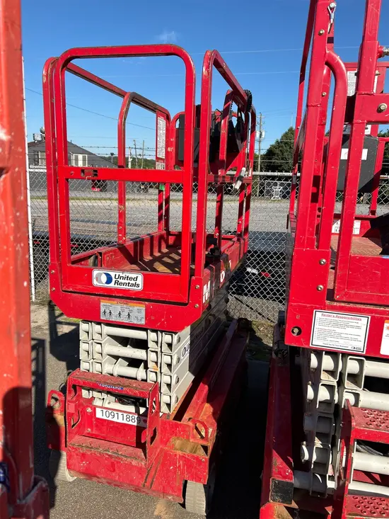 2019 MEC MICRO 19 Scissor Lift