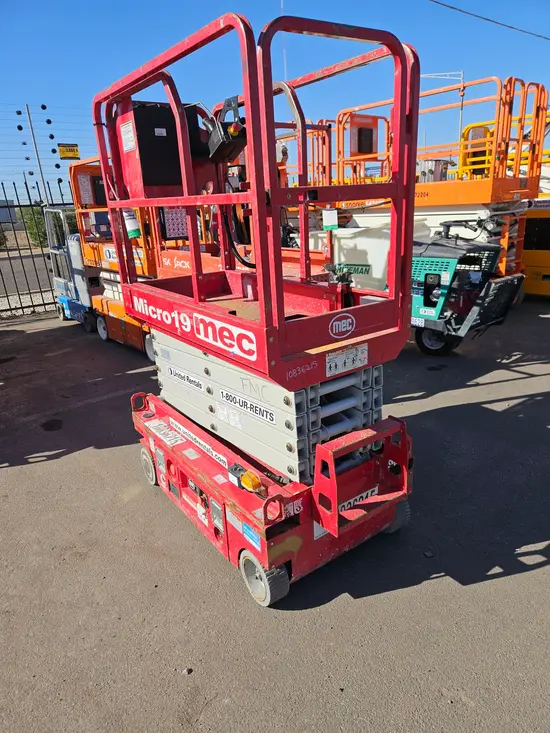 2018 MEC MICRO 19 Scissor Lift