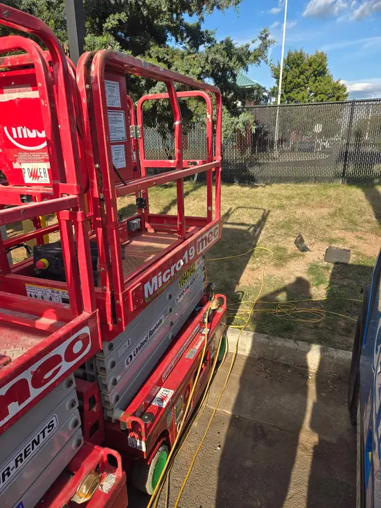 2019 MEC MICRO 19 Scissor Lift