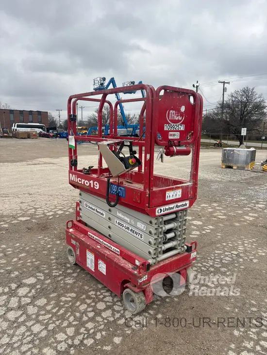 2019 MEC MICRO 19 Scissor Lift