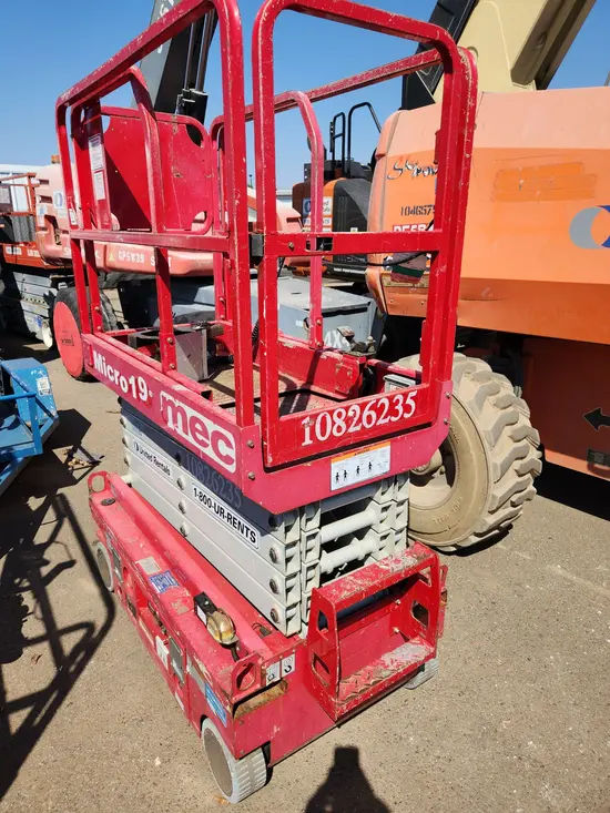 2018 MEC MICRO 19 Scissor Lift
