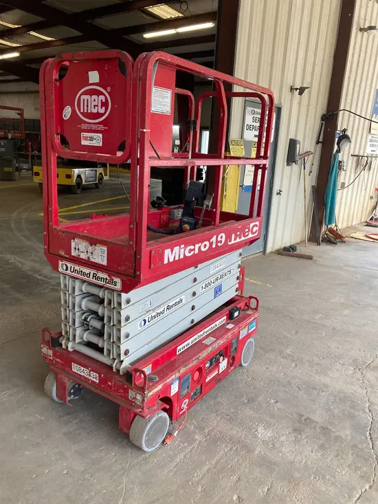 2018 MEC MICRO 19 Scissor Lift