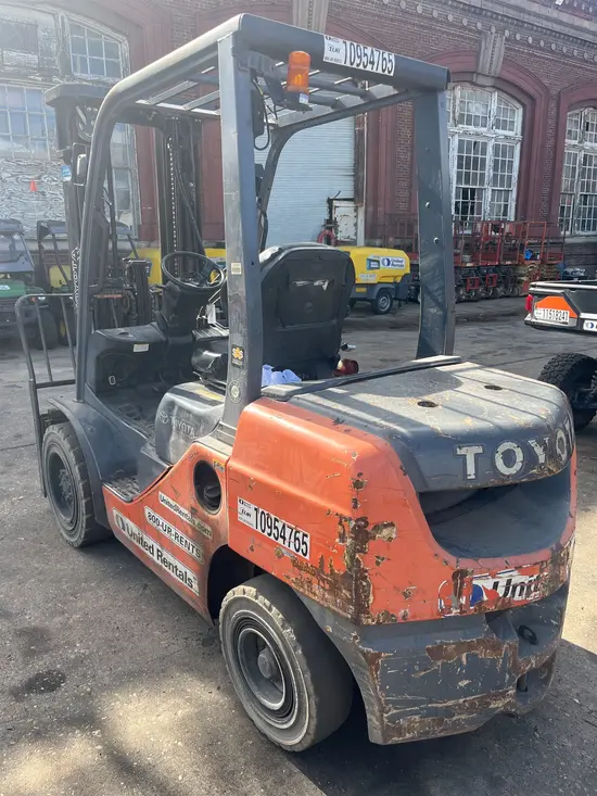 2019 Toyota 8FDU30 Warehouse Forklift