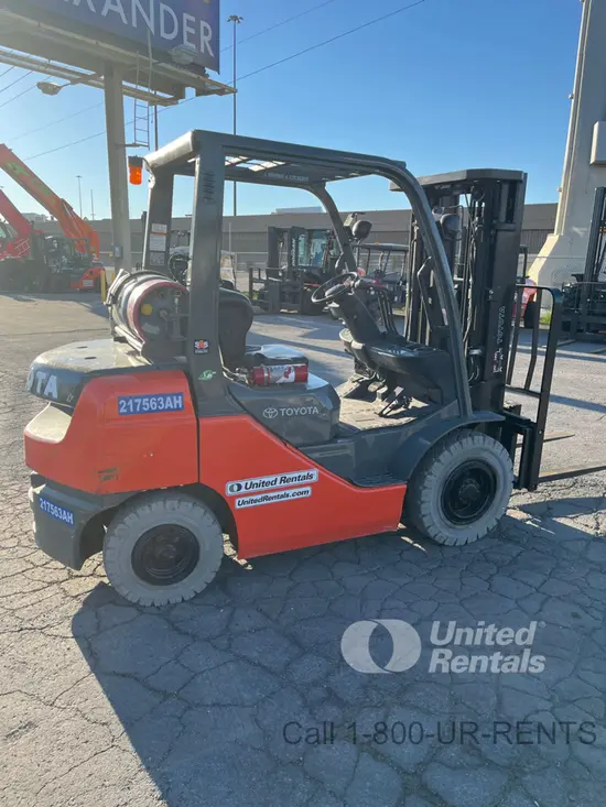 2018 Toyota 8FGU25 Warehouse Forklift