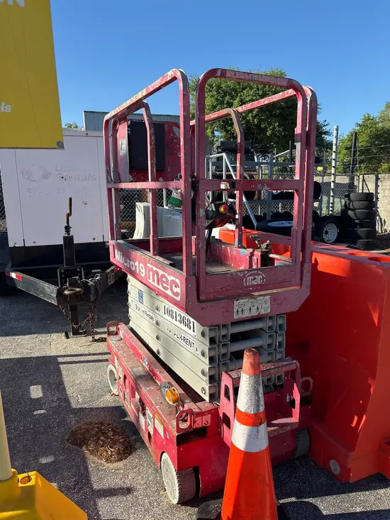 2018 MEC MICRO 19 Scissor Lift