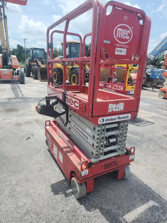 2019 MEC MICRO 19 Scissor Lift