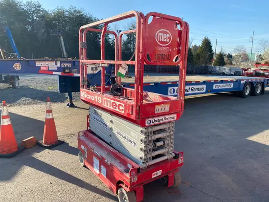 2017 MEC MICRO 19 Scissor Lift