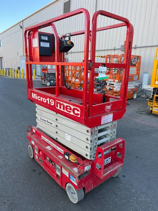 2018 MEC MICRO 19 Scissor Lift