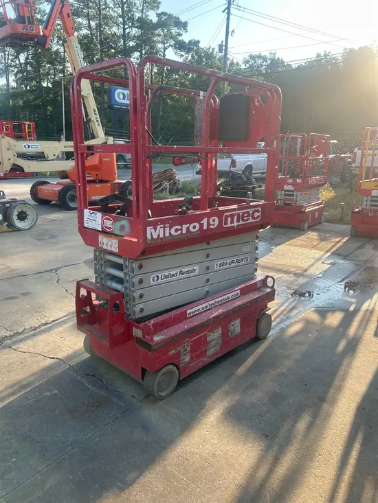 2019 MEC MICRO 19 Scissor Lift