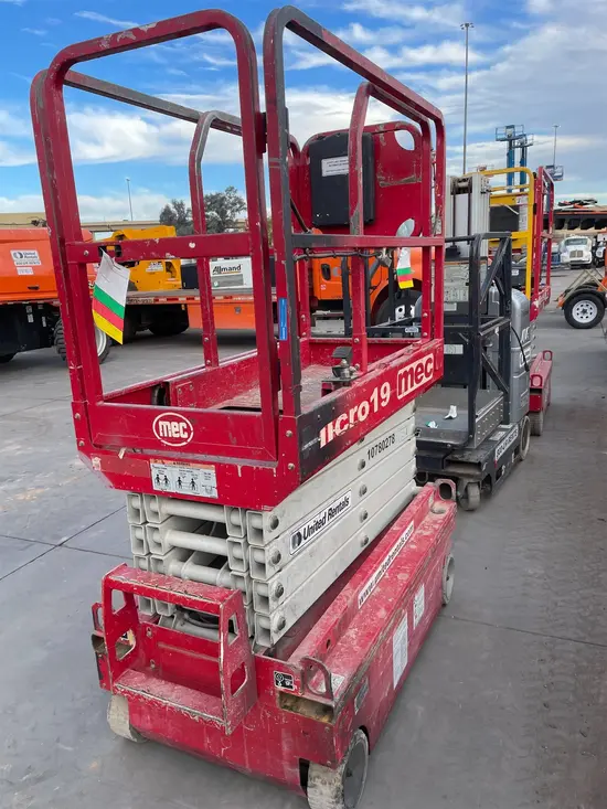 2018 MEC MICRO 19 Scissor Lift