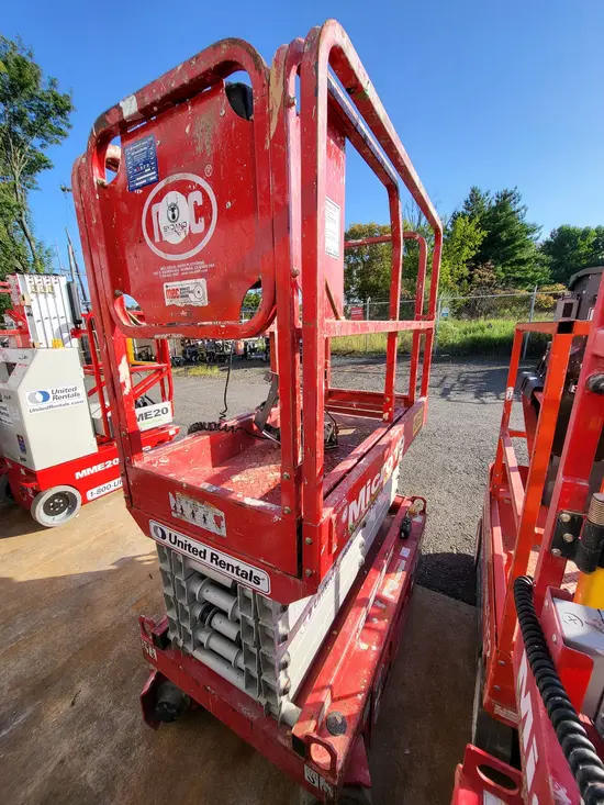 2019 MEC MICRO 19 Scissor Lift