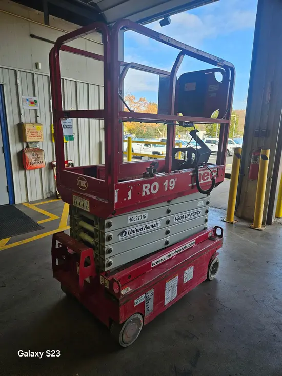 2018 MEC MICRO 19 Scissor Lift