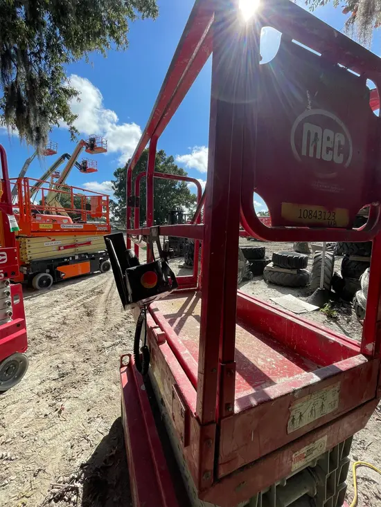 2019 MEC MICRO 19 Scissor Lift