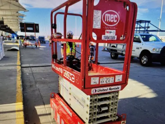 2018 MEC MICRO 19 Scissor Lift