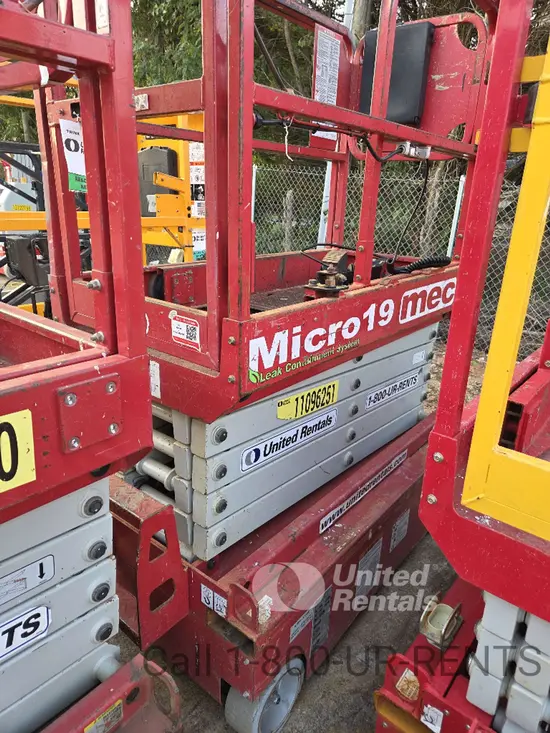 2020 MEC MICRO 19 Scissor Lift