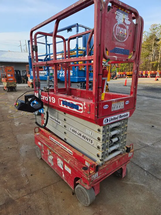 2019 MEC MICRO 19 Scissor Lift