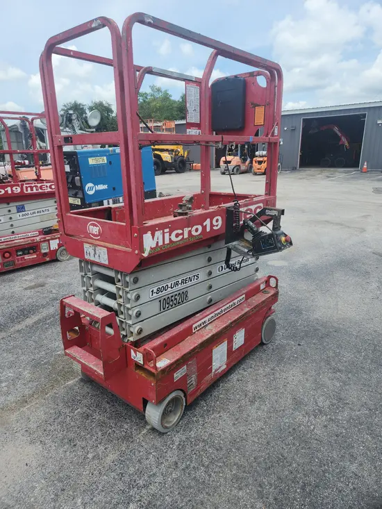 2019 MEC MICRO 19 Scissor Lift