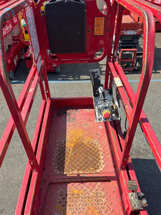 2019 MEC MICRO 19 Scissor Lift