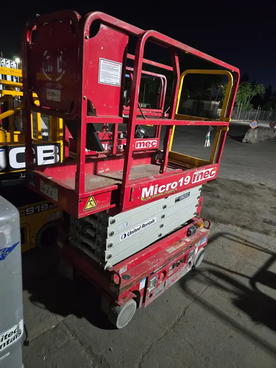 2019 MEC MICRO 19 Scissor Lift