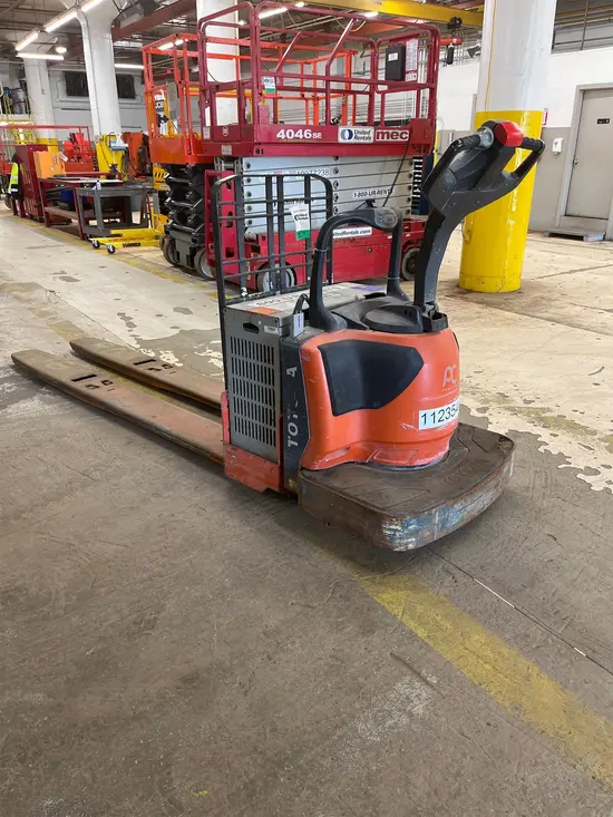 2021 Toyota 8HBE30 Jack