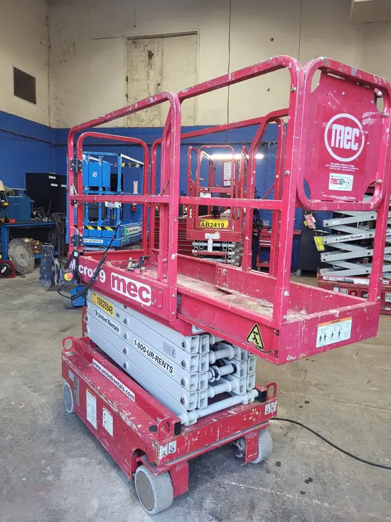 2018 MEC MICRO 19 Scissor Lift