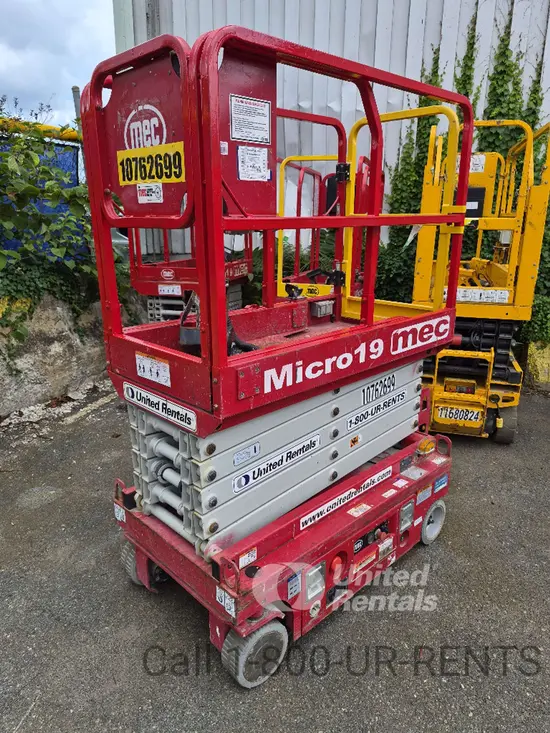 2018 MEC MICRO 19 Scissor Lift
