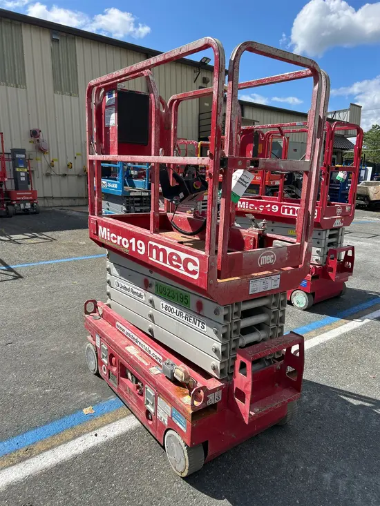 2019 MEC MICRO 19 Scissor Lift