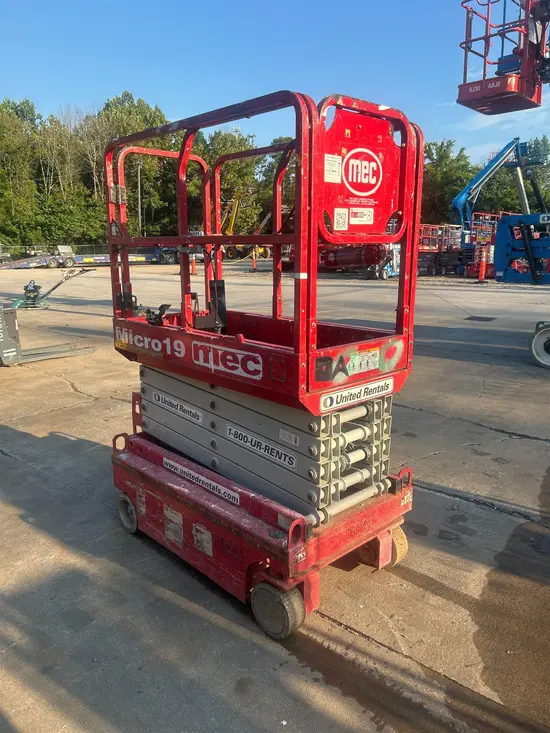 2019 MEC MICRO 19 Scissor Lift