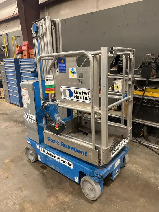 2018 Genie GR-20 Self-Propelled One-Person Lift