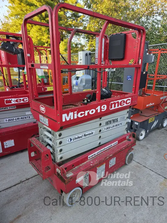 2018 MEC MICRO 19 Scissor Lift