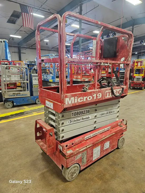 2018 MEC MICRO 19 Scissor Lift