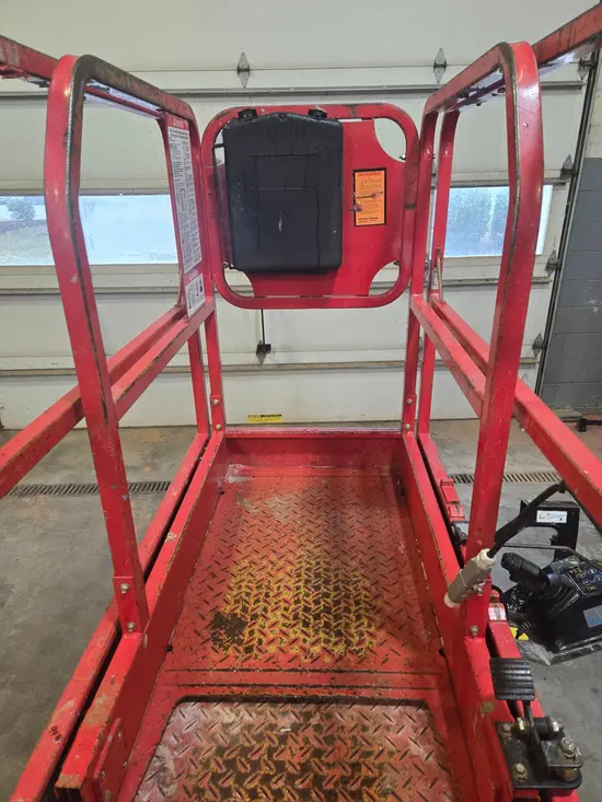 2019 MEC MICRO 19 Scissor Lift
