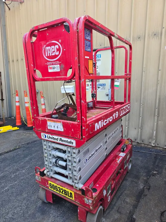 2018 MEC MICRO 19 Scissor Lift