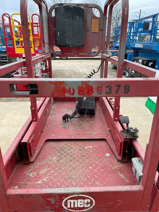 2019 MEC MICRO 19 Scissor Lift