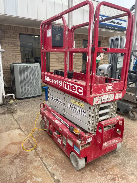 2018 MEC MICRO 19 Scissor Lift