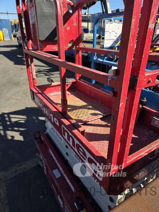2018 MEC MICRO 19 Scissor Lift