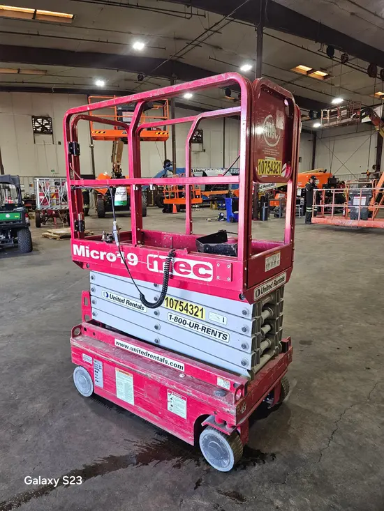 2018 MEC MICRO 19 Scissor Lift