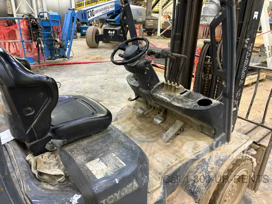 2017 Toyota 8FDU30 Warehouse Forklift