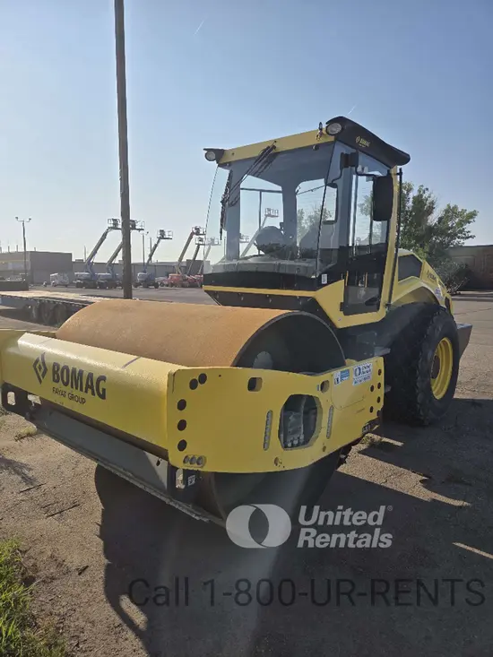 2021 BOMAG BW211D-5 Single Drum Roller