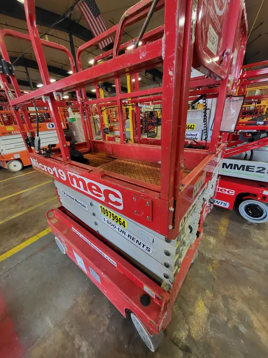 2019 MEC MICRO 19 Scissor Lift