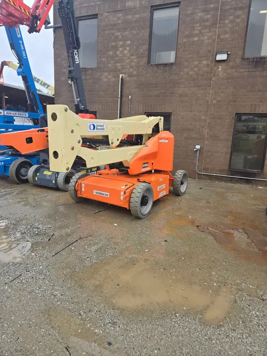 2017 JLG E450AJ Articulating Boom Lift