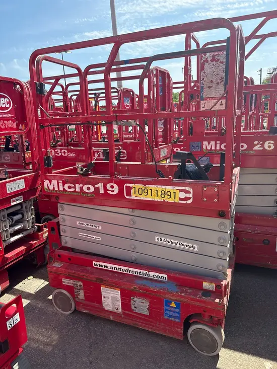2019 MEC MICRO 19 Scissor Lift