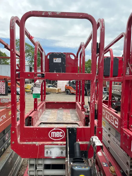 2018 MEC MICRO 19 Scissor Lift