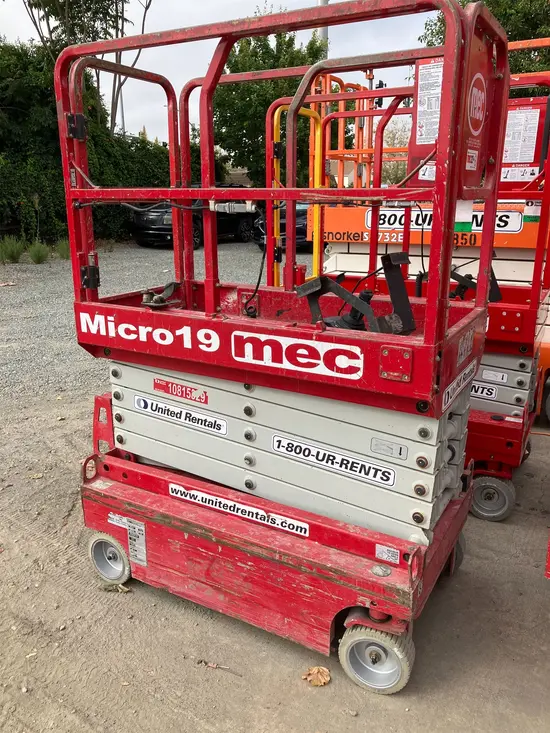 2018 MEC MICRO 19 Scissor Lift